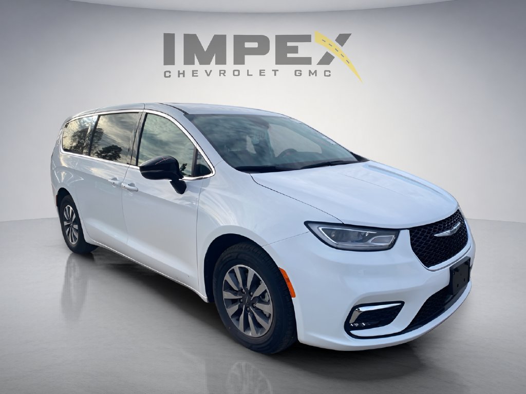 Used 2024 Chrysler Pacifica Limited FWD image 7
