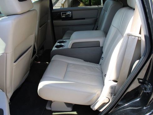 Used 2015 Lincoln Navigator 2WD image 19