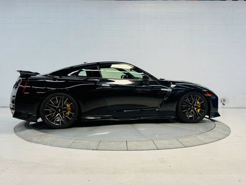 Used 2018 Nissan GT-R Premium AWD/4WD image 35