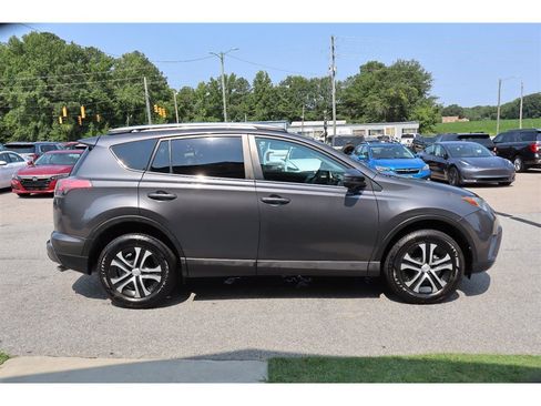 Used 2016 Toyota RAV4 LE FWD image 8