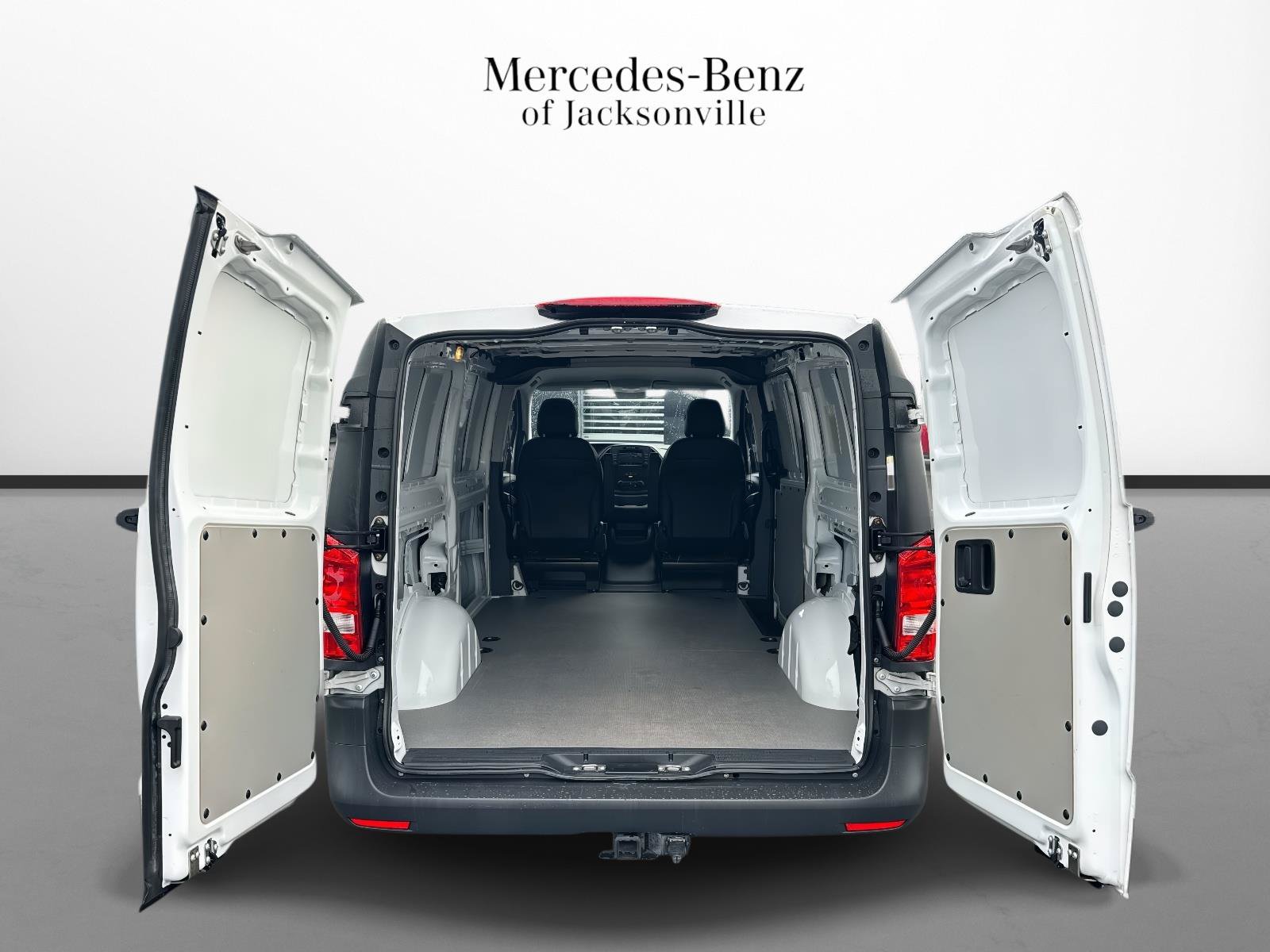 Used 2023 Mercedes-Benz Metris image 13
