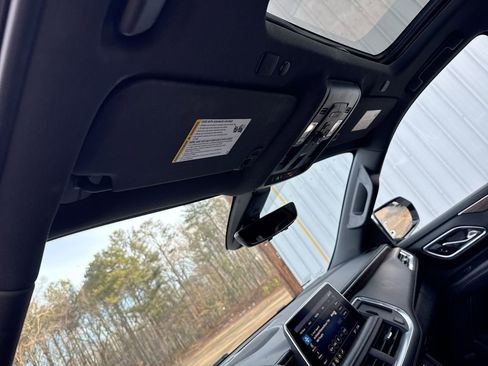 Used 2021 Chevrolet Tahoe Premier w/ Premium Package image 19