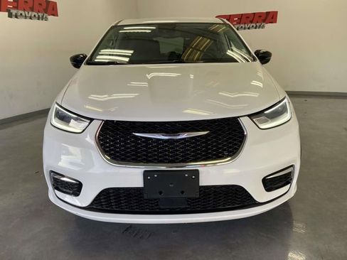 Used 2024 Chrysler Pacifica Select image 7