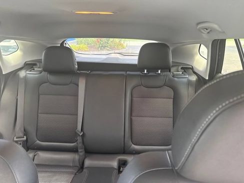 Used 2025 Chevrolet Trax LT FWD image 9