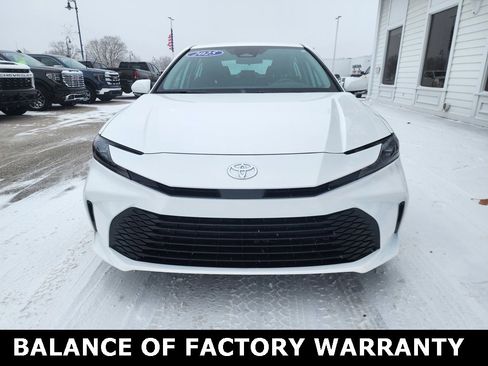 Used 2025 Toyota Camry SE image 2