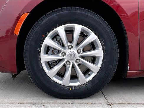 Used 2020 Chrysler Pacifica Touring-L w/ Premium Audio Group image 8