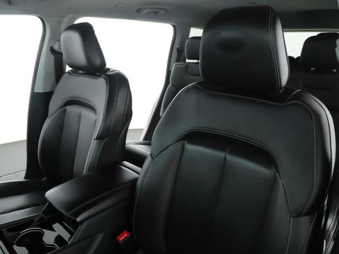 Certified 2022 Jeep Grand Cherokee L Limited AWD/4WD image 4