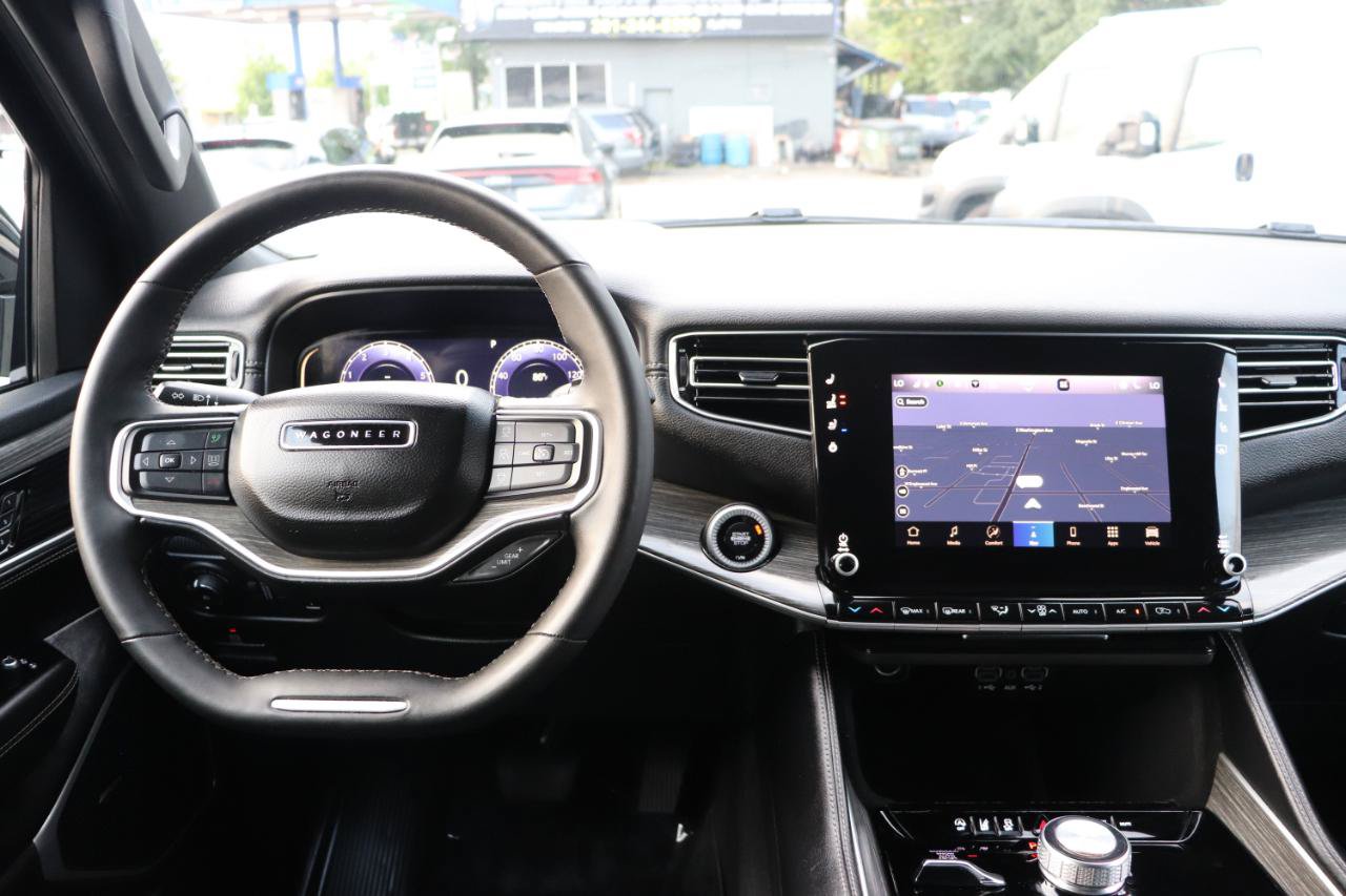 Used 2024 Jeep Wagoneer Series II AWD/4WD image 19