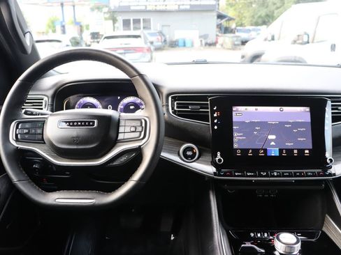Used 2024 Jeep Wagoneer Series II AWD/4WD image 19