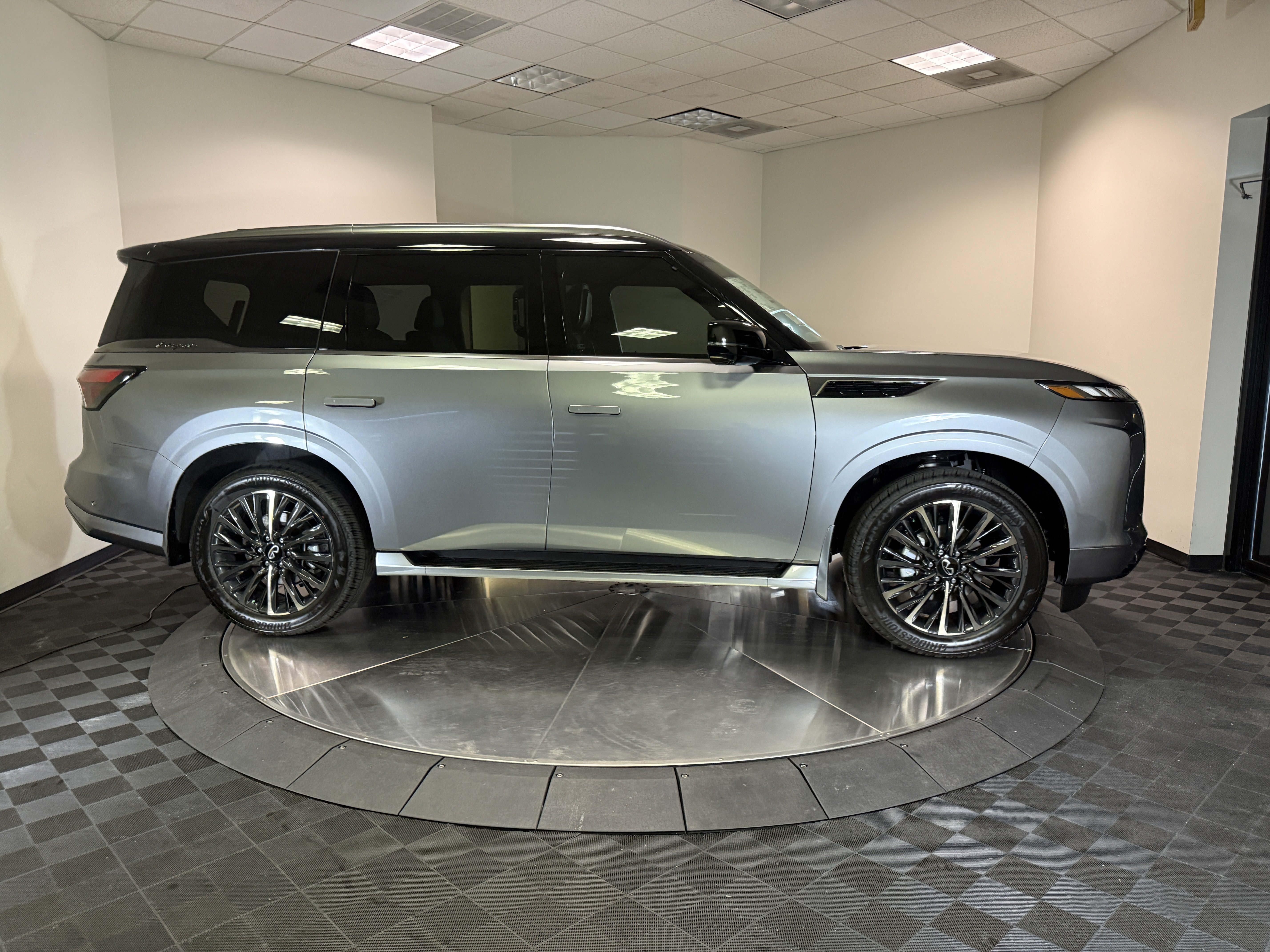 New 2026 INFINITI QX80 Autograph w/ Premium Cargo Package AWD/4WD image 8
