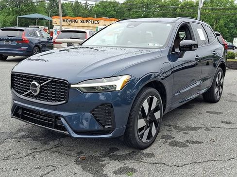 Certified 2024 Volvo XC60 T8 Plus w/ Climate Package AWD/4WD image 3