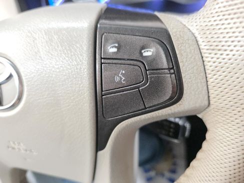 Used 2014 Toyota Sienna XLE FWD image 39