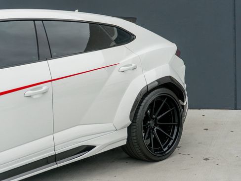 Used 2021 Lamborghini Urus AWD/4WD image 25