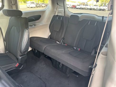 Used 2023 Chrysler Voyager LX FWD image 18