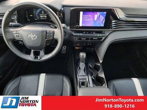 Used 2025 Toyota Camry SE FWD image 25