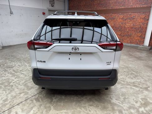 Used 2023 Toyota RAV4 XLE Premium image 4