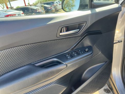 Used 2018 Toyota C-HR XLE FWD image 11