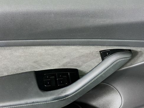 Used 2018 Tesla Model 3 Mid Range RWD image 15