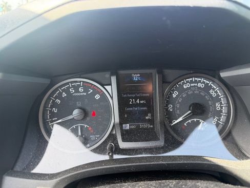 Used 2023 Toyota Tacoma TRD Off-Road w/ Technology Package AWD/4WD image 19