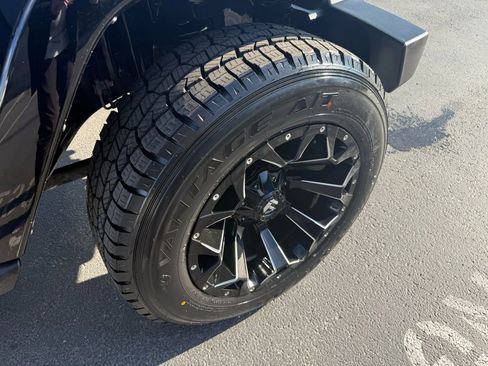 Used 2018 Jeep Wrangler Unlimited Sahara w/ Connectivity Group image 12