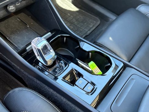 Certified 2023 Volvo XC40 B5 Plus w/ Protection Package Premier image 19