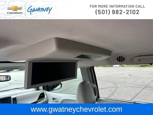 Used 2015 Toyota Sienna XLE Premium FWD image 25
