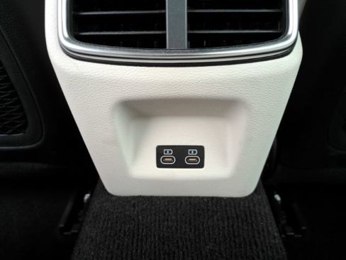 Used 2024 Genesis G70 2.5T image 29