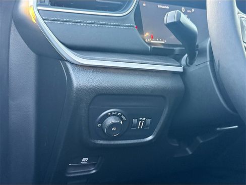 New 2025 Jeep Grand Cherokee L Limited image 10