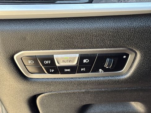 Used 2022 BMW X7 M50i w/ Dynamic Handling Package image 23