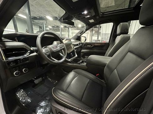 Used 2025 GMC Yukon XL Elevation image 16