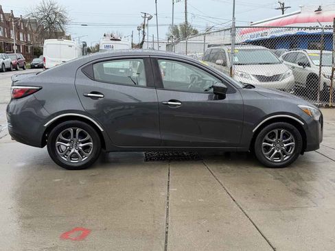 Used 2019 Toyota Yaris LE image 4