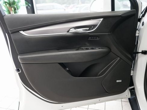 Used 2017 Cadillac XT5 Luxury w/ Driver Awareness Package image 22