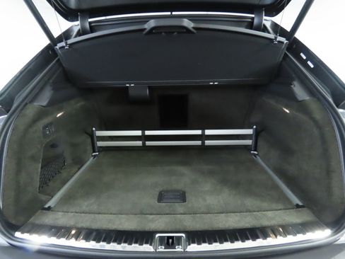 Used 2023 Bentley Bentayga Extended Wheelbase image 29