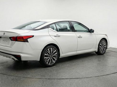 Used 2025 Nissan Altima 2.5 SV image 9