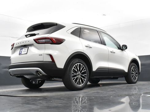 New 2025 Ford Escape SE FWD image 32