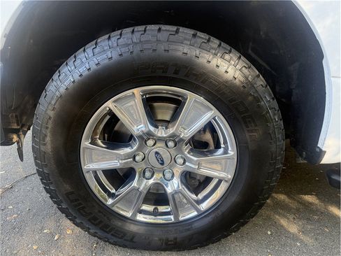 Used 2015 Ford F150 XLT w/ Equipment Group 302A Luxury AWD/4WD image 11