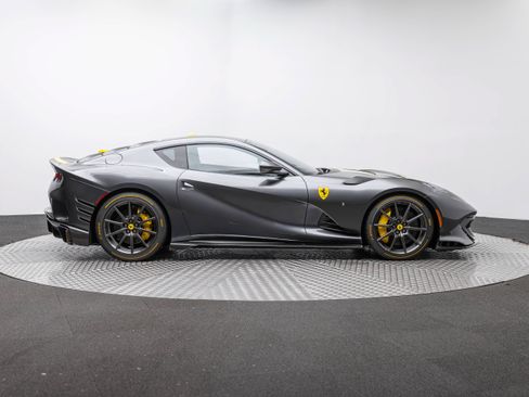 Used 2023 Ferrari 812 Competizione RWD image 9