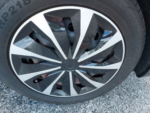 Used 2014 Nissan Sentra SV FWD image 2