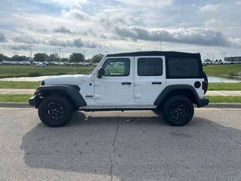 Used 2024 Jeep Wrangler Unlimited Sport AWD/4WD image 2