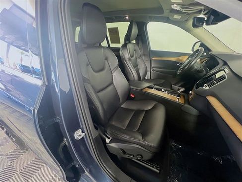 Used 2022 Volvo XC90 T6 Momentum w/ Advanced Package image 29