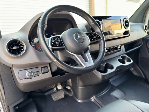 Used 2023 Mercedes-Benz Sprinter 2500 image 13