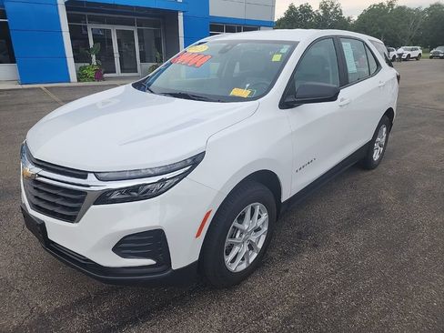 Used 2023 Chevrolet Equinox LS w/ Driver Confidence II Package AWD/4WD image 3