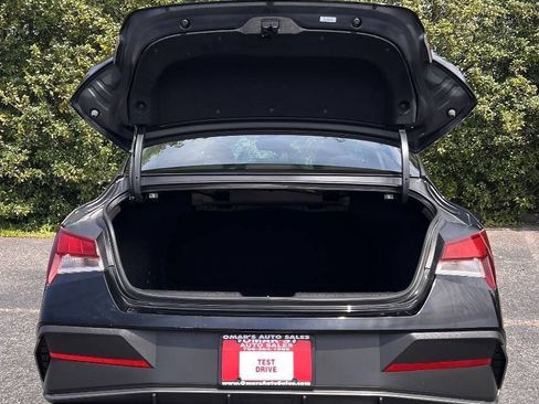 Used 2024 Hyundai Elantra SE FWD image 7