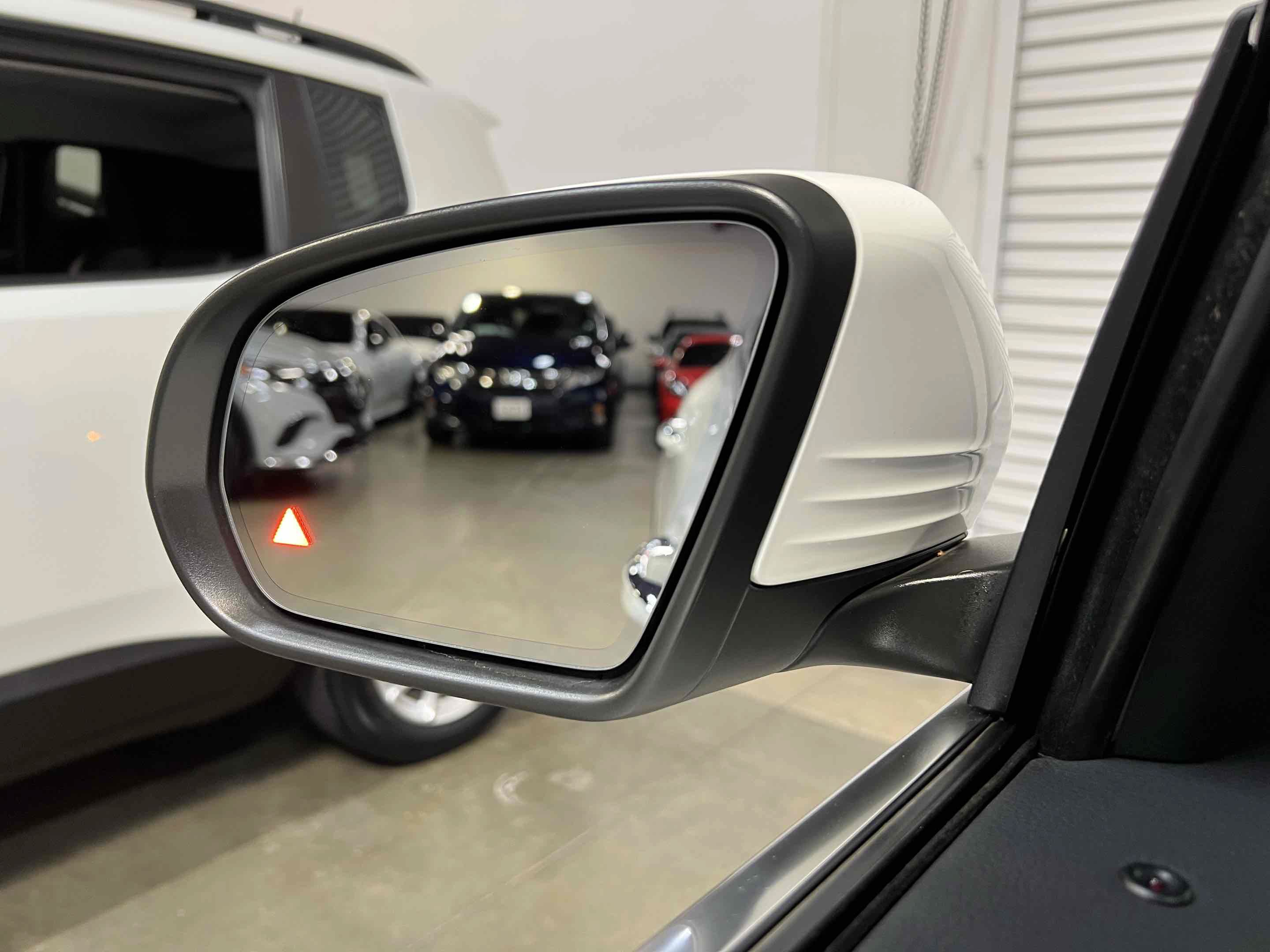 Used 2021 Mercedes-Benz GLA 250 4MATIC w/ Premium Package image 11