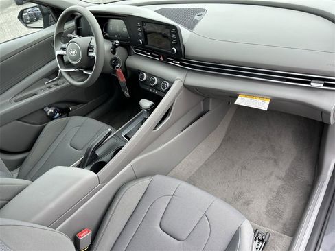 New 2026 Hyundai Elantra SE image 17