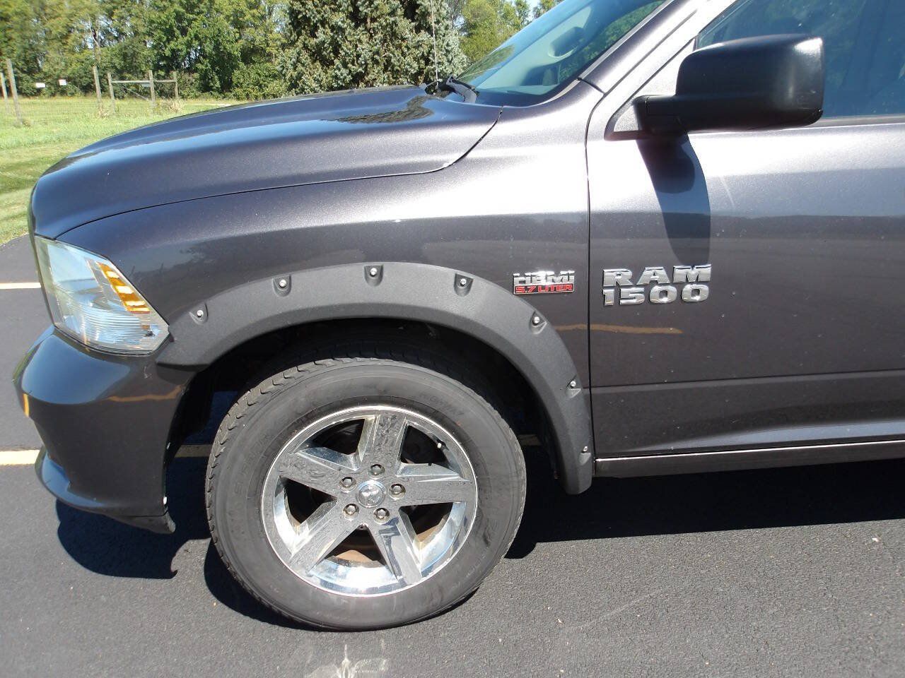 Used 2017 RAM 1500 Express w/ Express Value Package AWD/4WD image 32