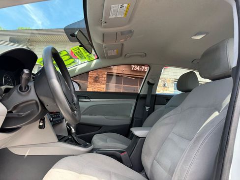 Used 2017 Hyundai Elantra SE FWD image 11