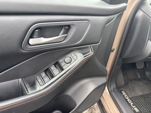 Used 2025 Nissan Rogue SV AWD/4WD image 25