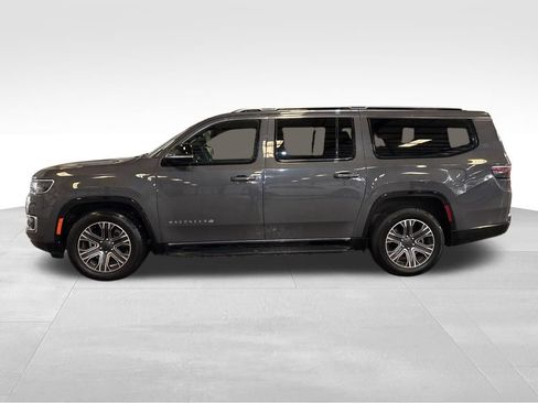 Used 2024 Jeep Wagoneer L Series II w/ Flexible Seating Group AWD/4WD image 2