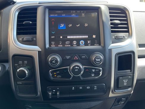 Used 2016 RAM 2500 SLT w/ Luxury Group AWD/4WD image 36